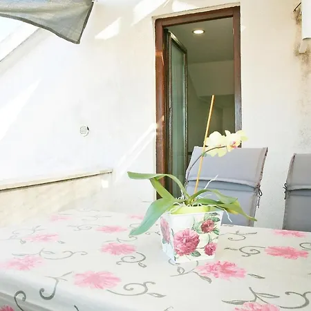 Family Near The Beach, For 4 Persons Apartament